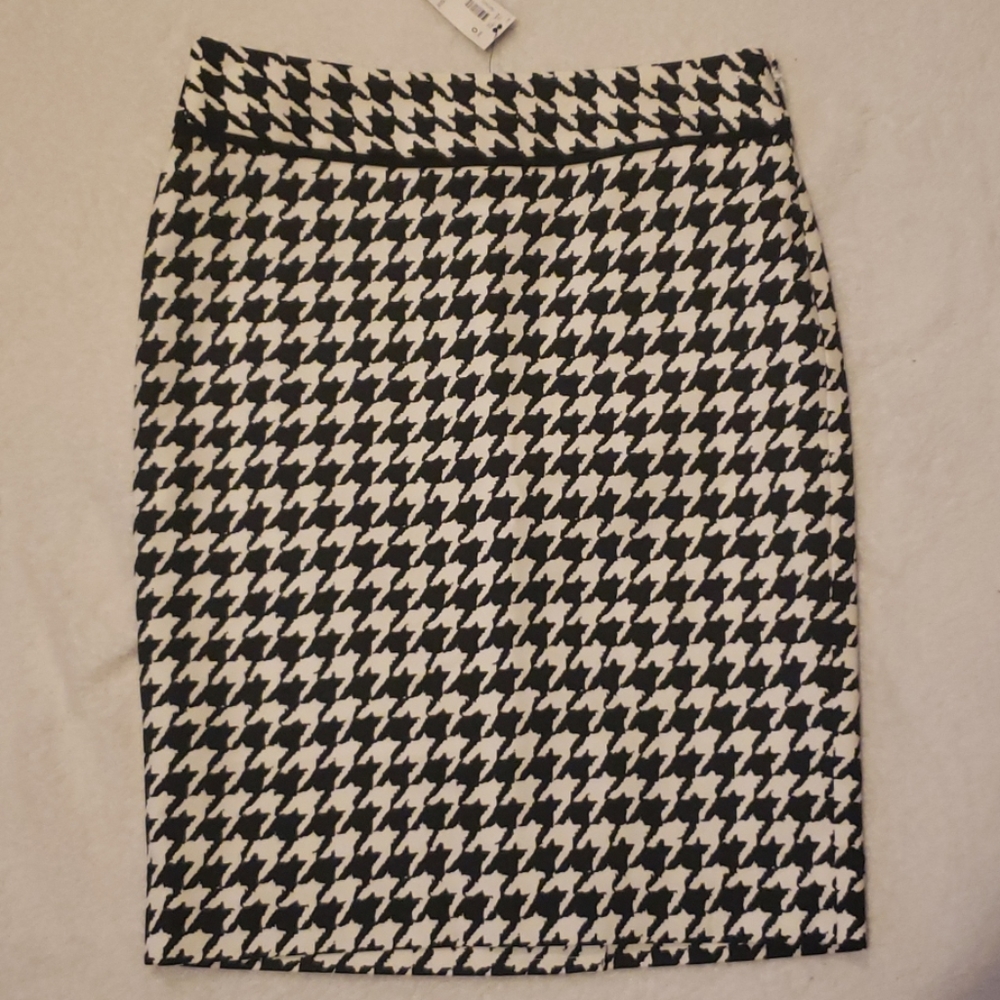 The limited  pencil skirt in size 0